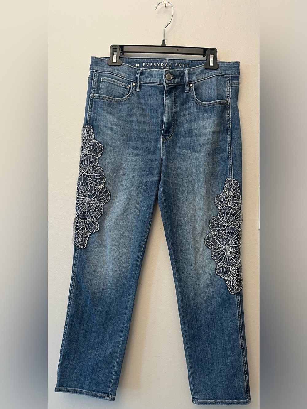 WHBM Embroidered Design High Rise Everyday Soft Straight Jeans Size 10